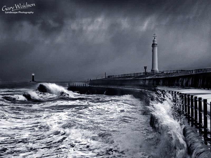 Roker Light over Parson's Rock. Seaburn. Landscape photography by Gary Waidson.